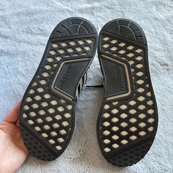 Adidas NMD_R1 Primeblue M7/W8 (brand new) core black/cloud white/grey five. - Picture 6 of 11